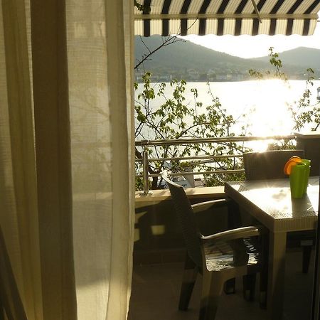 Apartments Selina Vinišće Eksteriør billede