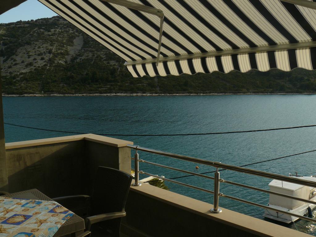 Apartments Selina Vinišće Eksteriør billede