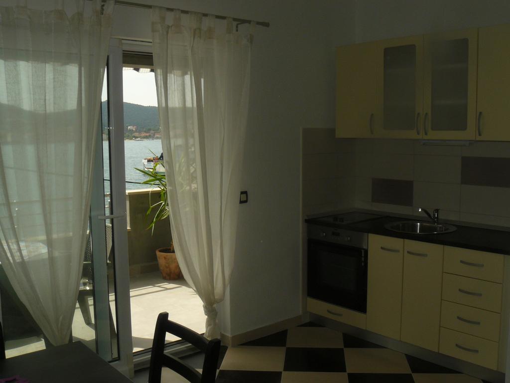 Apartments Selina Vinišće Eksteriør billede